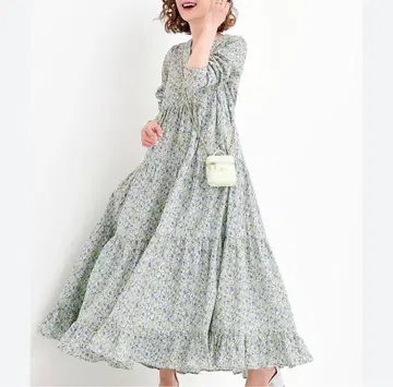 새상품급 OBLI 오블리 V넥 플라워 티어드 원피스 그린