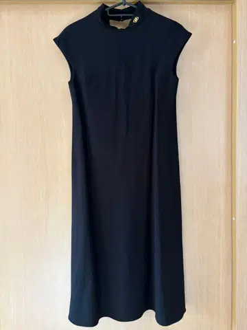 Fluid. 블랙 원피스