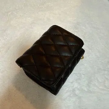 블랙 퀼팅 3단 폴더형 지갑