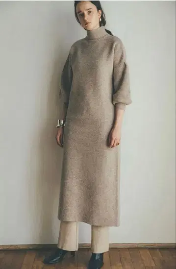 CLANE 업 넥 퍼프 슬리브 니트 원피스