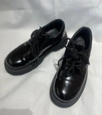 새상품급 staccato 블랙 통굽 캐주얼 슈즈 23.5