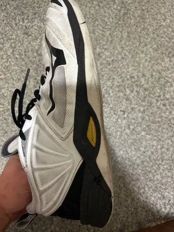 미즈노 스니커즈 화이트/블랙