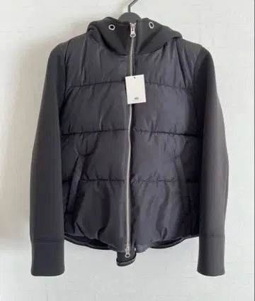 후드 부착 블랙 다운 자켓