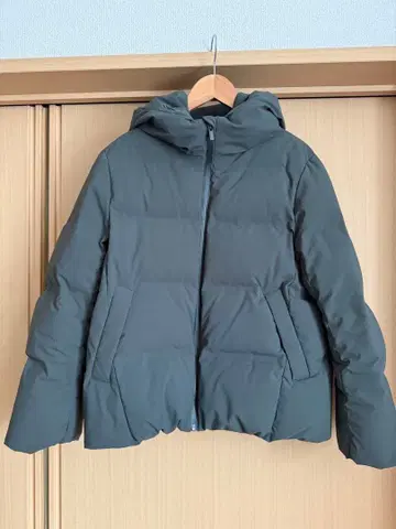 UNIQLO 심리스 다운 자켓 S 사이즈