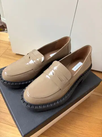 새상품 미사용 UNITED ARROWS 베이지 로퍼