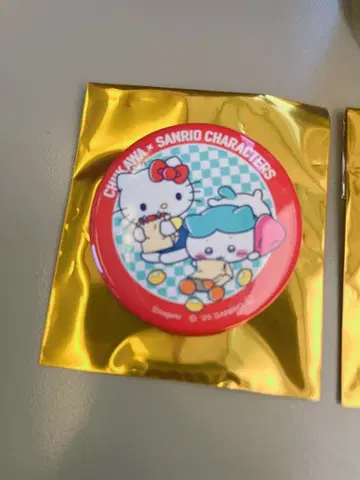 치이카와 산리오 캔뱃지 헬로키티 하치와레