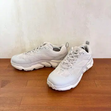 컨디션 최상 비브람 밑창 오클리 라이트 블레스 26.0cm 화이트 724