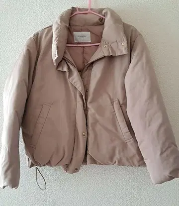 베이지 다운 자켓