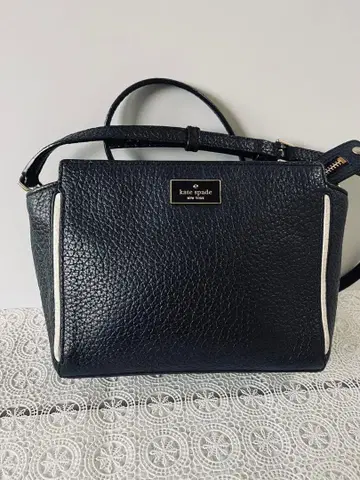 세련된 kate spade 케이트 스페이드의 사선 숄더백