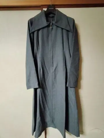 오존 커뮤니티 그레이 크로스 모티브 원피스