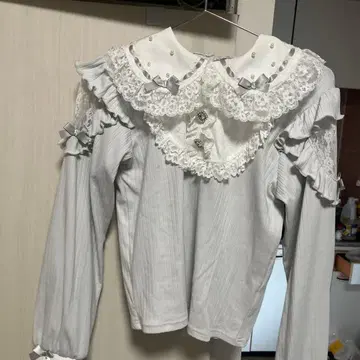 새상품급 노에미 긴팔 상의