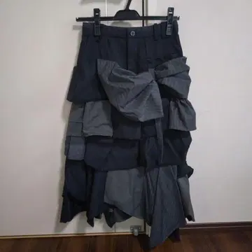 SLY 플레어 스커트 블랙과 그레이