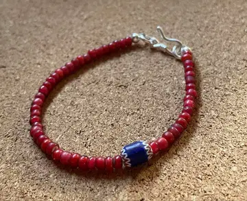 앤티크 금적색 화이트하트와 셰브론 팔찌