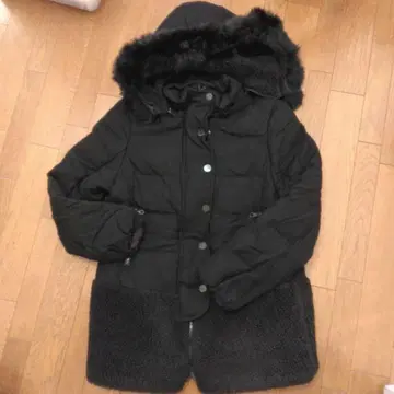 퍼 달린 후드 블랙 다운 자켓