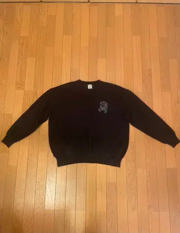 쿠퍼 캐릭터 자수 맨투맨 블랙