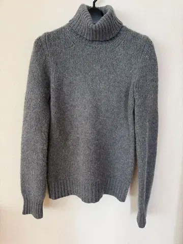 드로어 캐시미어 100% 터틀넥 스웨터 그레이