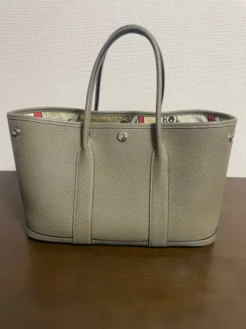 할머니에게 받은 가방