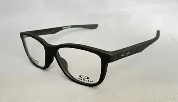 OAKLEY 매트 블랙 안경 케이스 포함