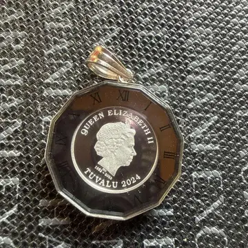 퀸 엘리자베스 II 2024 기념 코인 펜던트