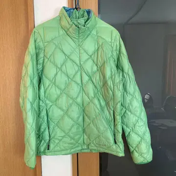 mont-bell 라이트 그린 퀼팅 다운 자켓 수납 봉투 포함