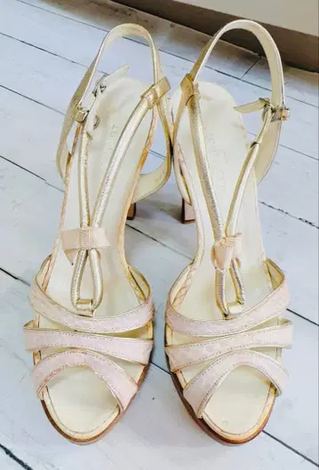 질스튜어트 베이지 스트랩 샌들 힐 8cm 23.5cm