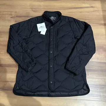 UNIQLO 화이트 마운티니어링 하이브리드 다운