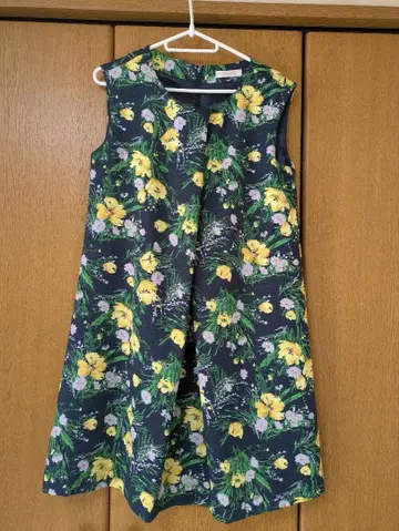 꽃무늬 슬리브리스 원피스