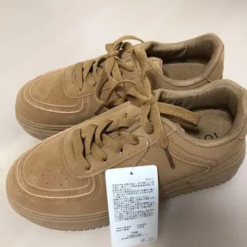 진한 베이지 라이트 브라운 스니커즈 M 사이즈
