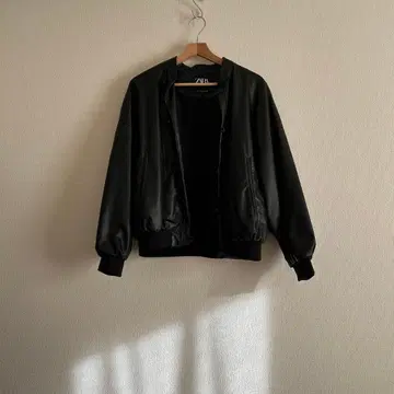 ZARA 블랙 페이크 가죽 자켓 S