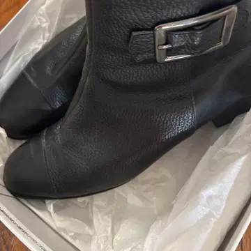 미하마 블랙 가죽 숏부츠 버클 포함