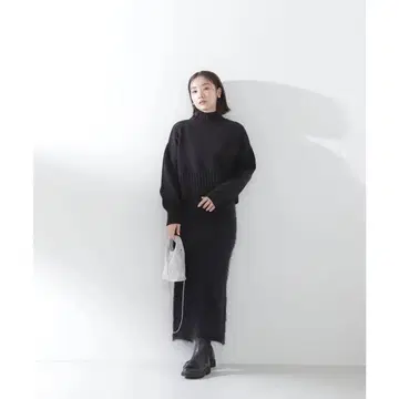 내추럴 뷰티 베이직 하이넥 텐트 라인 숏 니트 블랙 니트