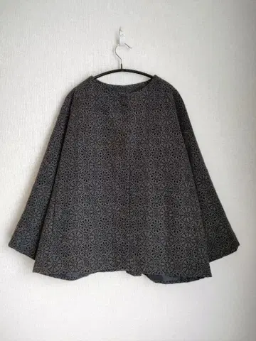 새상품급 비어즐리 자수 노카라 자켓