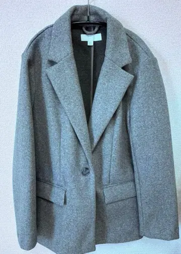 ZARA 그레이 자켓 간이 침대