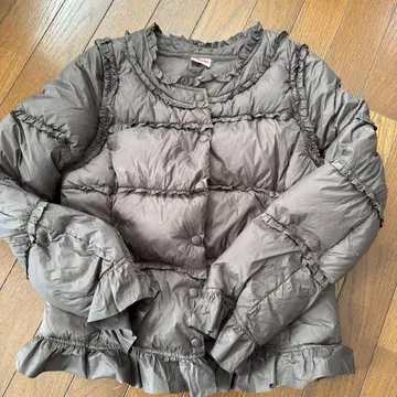 샵 채널 계열 and러브 프릴 장식 다운 자켓 노카라