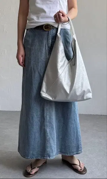 LBC 실버 삼각형 숄더백/실버