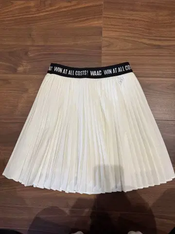 화이트 플리츠 스커트 사이즈 23