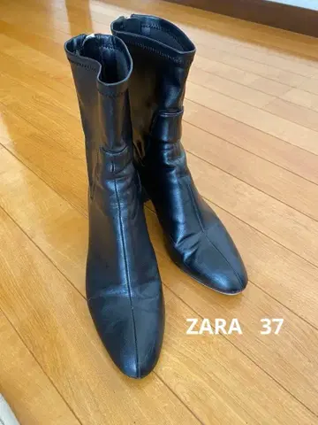 ZARA 가죽 블랙 부츠