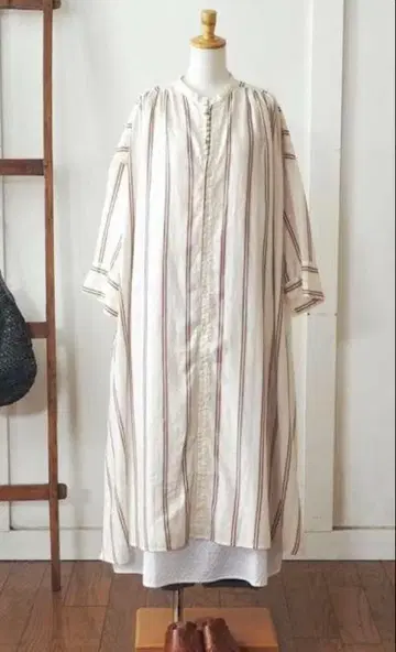 브로캔트 스트라이프 카프탄 원피스