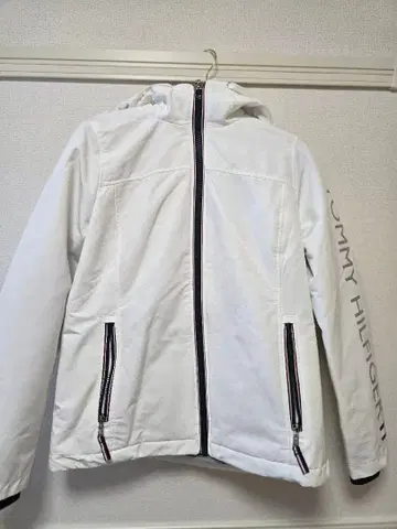 TOMMY HILFIGER 후드 부착 화이트 자켓