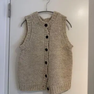 네스트로브 베이지 니트 베스트