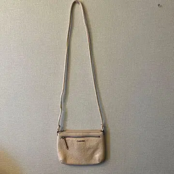 Calvin Klein 로고 엠보싱 숄더백