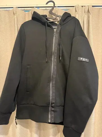 TATRAS 블랙 후드 부착 후드티