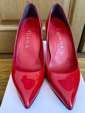 DIANA 다이애나 빨간색 에나멜 펌프스 23cm