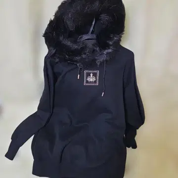 RADY 퍼 장식 샹들리에 블랙 후드티