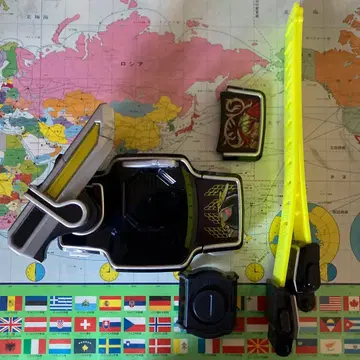 가면라이더 가이무 벨트 2종, 활, 과일