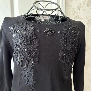 슈퍼 뷰티 블랙 자수 비즈 장식 긴팔 티셔츠 새상품급