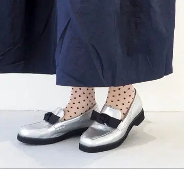 by 키다리 아저씨 리본 로퍼 실버