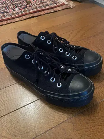 MAISON EUREKA 통굽 스니커즈 23.5cm