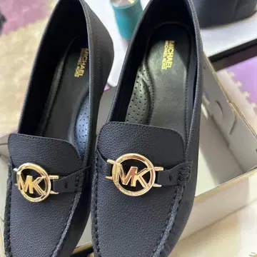 MICHAEL KORS 블랙 로퍼