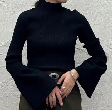 라운지 드레스 벨 슬리브 리브 니트 하이넥 블랙 블랙